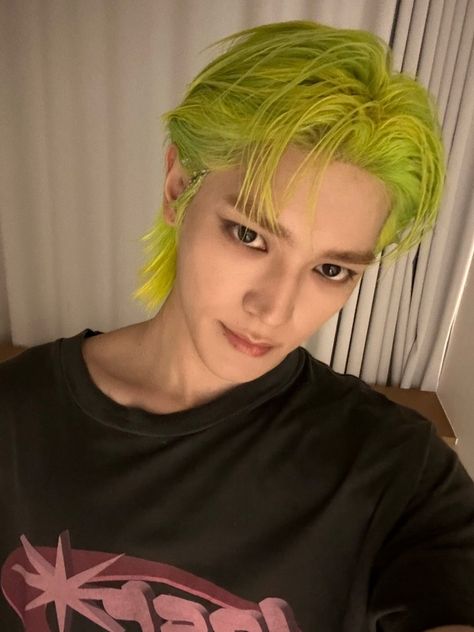 Popular People, Lee Taeyong, Nct Taeyong, Jaehyun Nct, Green Hair, Dream Clothes, Nct 127, Nct Dream, Exo