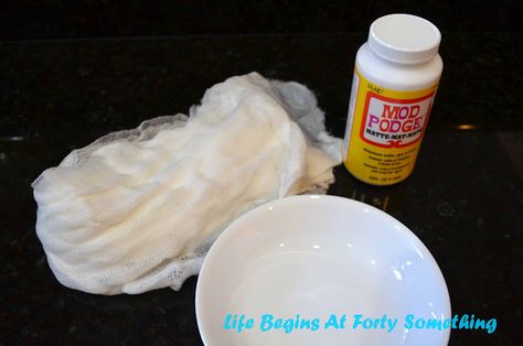 Diy Ghost With Cheesecloth, Modge Podge Halloween Crafts, Mod Podge Ghosts Craft, Diy Modge Podge Ghosts, Cheese Cloth Ghost Modge Podge, Cheesecloth Ghost Mod Podge, Modge Podge Ghost, Mod Podge Ghosts, Mod Podge Halloween Crafts