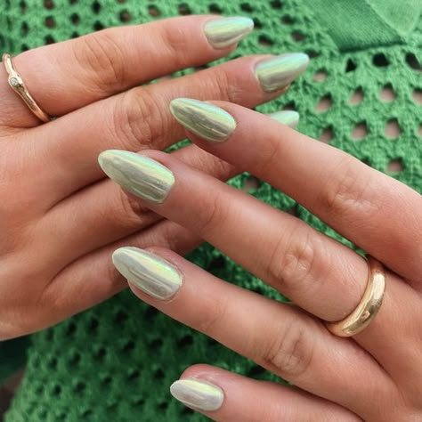 35 Hailey Bieber Glazed Donut Nails To Save For Your Next Manicure - CLOSSFASHION Nail Inspo 2023 Chrome, Chrome With Color Nails, Green 2023 Nails, Chrome Nails Summer 2023, Like Green Chrome Nails, Fun Engagement Nails Ideas, Colored Pearl Nails, Chrome And Green Nails, Hands Two Different Colors Nails