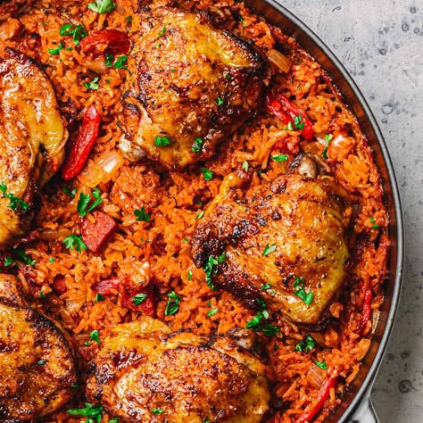 Spanish Chicken And Chorizo, Chorizo Rice, One Pot Chicken Recipes, Spanish Chorizo, Chicken And Chorizo, Braised Chicken Thighs, Spanish Chicken, Chicken Chorizo, Chorizo Recipes