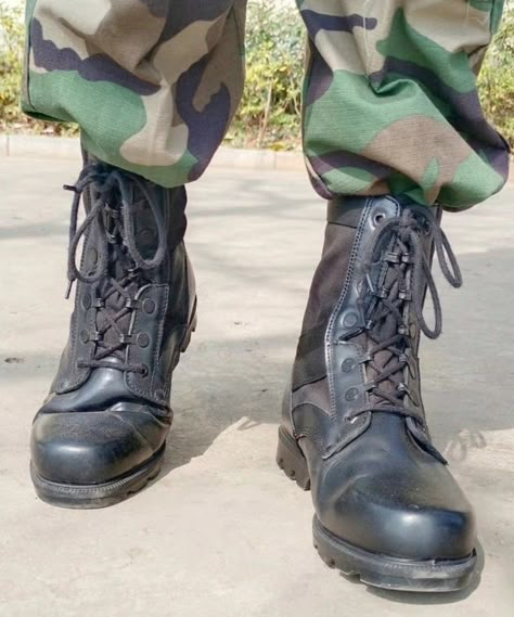 Black Military Boots, Fashion Props, Blessed Mother Statue, Army Gears, Military Combat Boots, Combat Boots Men, Military Camouflage, Tactical Clothing, Men’s Boots