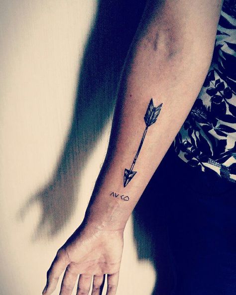 #arrow #tattoo Feather Arrow Tattoo, Mens Arrow Tattoo, Knuckle Tattoos, Arrow Tattoo, Arrow Tattoos, Band Tattoo, Arm Tattoos, Man Stuff, Feather Tattoos