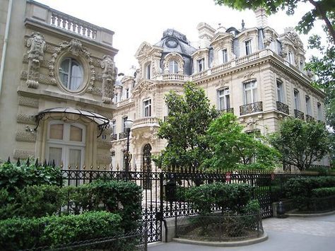 Parisian Apartment Exterior, Parisian Exterior, Elegant Castle, Castle Exterior, Parisian Architecture, Apartment Exterior, Paris Architecture, French Castles, French Architecture