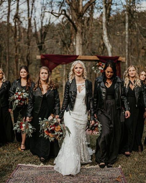 Gothic Wedding Party Bridesmaid Dresses, Spooky Outdoor Wedding, Outside Gothic Wedding, Elegant Halloween Wedding Reception, October Wedding Photo Ideas, Black Veil Wedding Photo Ideas, Goth Bridesmaids Dresses, Black Spooky Wedding, Gothic Wedding Reception Dress