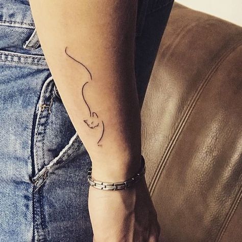 Lined Cat Tattoo, Picasso Cat Tattoo, Cat Paws Tattoo Ideas, Cat Tattoo On Arm, Cat Line Work Tattoo, Tattoo For Lost Cat, Cat Tattoo Abstract, Small Fine Line Cat Tattoo, Cat One Line Tattoo