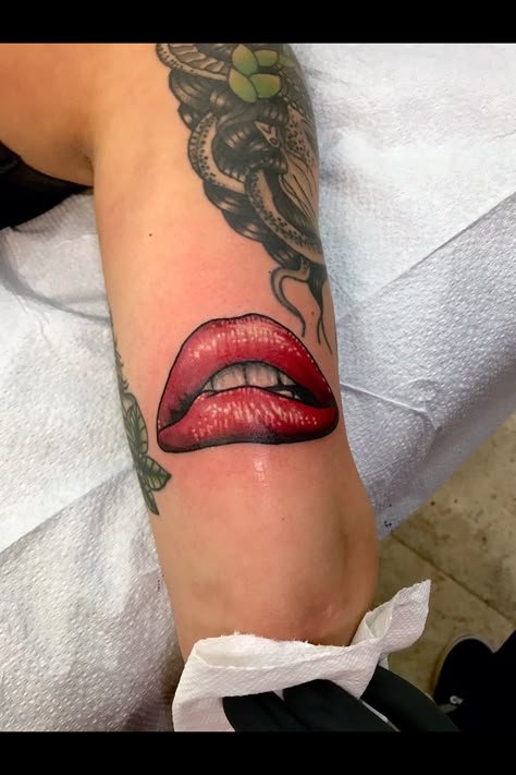 Rocky Horror Picture Show Lips Tattoo, Rocky Horror Lips Tattoo, Rocky Horror Tattoo Ideas, Rhps Tattoo, Rocky Horror Nails, Rocky Horror Tattoo, Rocky Horror Picture Show Tattoo, Coloured Tattoos, Tattoo Ideas Males