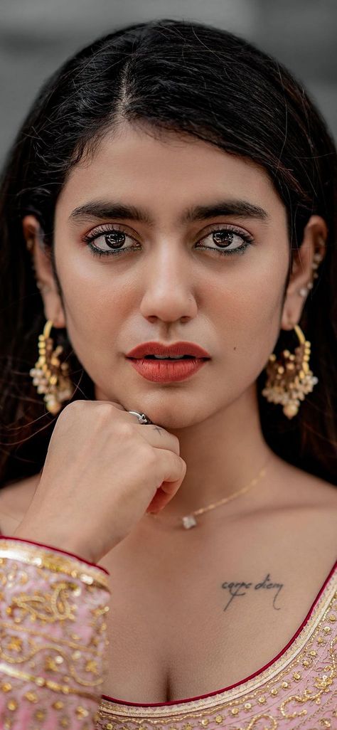 Priya Prakash Varrier Hot, Priya Prakash Varrier, Priya Prakash, Cleavage Hot, Allu Arjun Hairstyle, Beauty Face Women, Beauty Face, Close Up, Most Beautiful