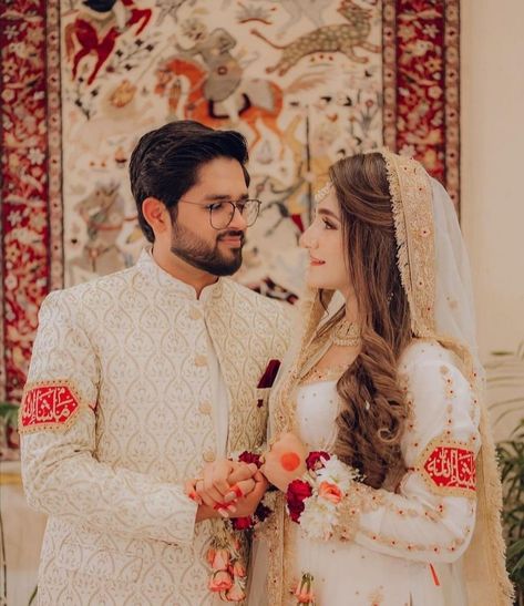 Couple Nikkah Pics, Nikkah Shoot Poses, Nikkah Couple Poses, Nikkah Poses Couple, Nikkah Photoshoot Ideas, Nikha Pic, Nikkah Pics, Nikkah Poses, Nikkah Couple