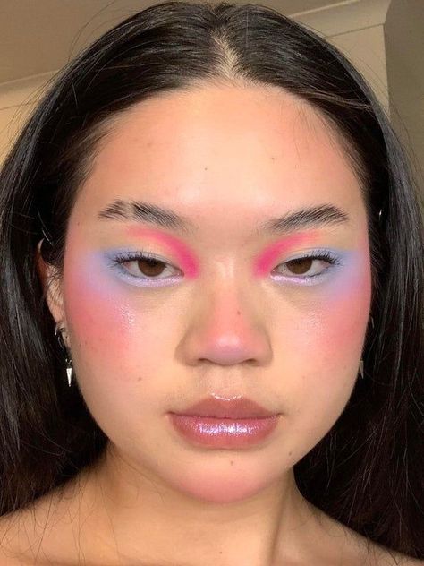 Cool Hooded Eye Makeup, Unusual Eye Makeup, Colorful Eye Makeup Asian Eyes, Light Colorful Makeup, Floral Makeup Aesthetic, Easy Colorful Makeup Looks, Simple Bright Makeup, Fun Everyday Makeup, Colorful Make Up