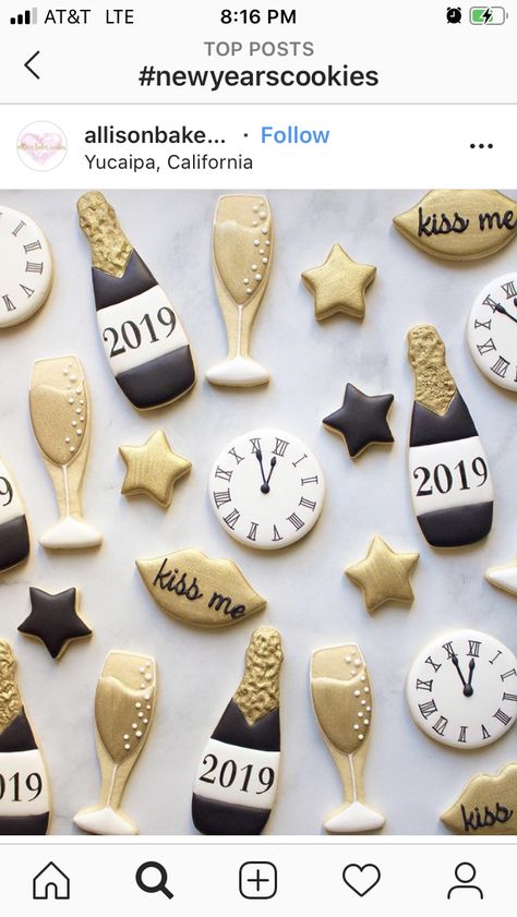 New Years Eve Dessert, Flooding Cookies, New Years Cookies, Cookie Cake Pie, Royal Iced Cookies, Cookies Theme, New Year's Cake, Iced Sugar Cookies, Snowflake Cookies