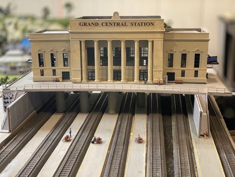 Model Trains Ho Scale, N Scale Train Layout, N Scale Layouts, Ho Train Layouts, Hot Wheels Display, Train Table, N Scale Trains, City Layout, Ho Scale Trains