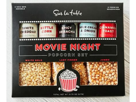 Elegant Gift Wrapping Ideas, Packing Ideas Gift, Movie Night Box, Gift Packing Ideas, Movie Night Popcorn, Basket Gifts, Movie Room Decor, Elegant Gift Wrapping, Mystery Dinner