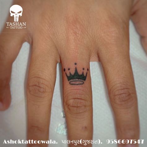 In a society captivated by grandiose ink masterpieces, small hand tattoos serve as a subtle yet impactful way to express your individuality. Oh yes, the days when hand tattoos were reserved for elements of questionable occupations only are far and gone, and we cannot be happier about it King Taj, Crown Finger Tattoo, Crown Tattoos, Stick Tattoo, Tattoos Hand, Finger Tats, Hand And Finger Tattoos, Cool Forearm Tattoos, Finger Tattoo