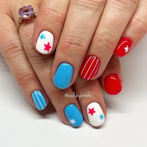 27 Cute and Simple 4th of July Nail Designs: Sparkly Art Ideas for Independence Day 4th Of July Nail Art, American Flag Nails, 4th Of July Nail, Patriotic Nails Design, Firework Nails, Flag Nails, Patriotic Nails, Festive Nail Designs, Fourth Of July Nails