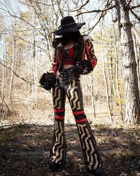 Toxic Outfits Aesthetic, Punk Cowboy Outfit, Leather Chaps Outfit, Leather Cowgirl Outfit, Diy Cowgirl Outfit, Goth Cowgirl Outfit, Goth Western Style, Alternative Cowgirl, Futuristic Cowgirl