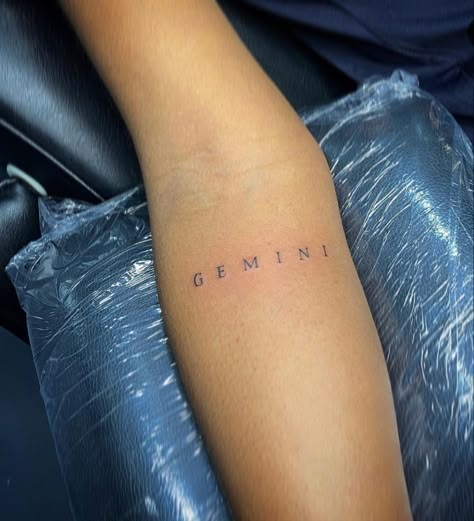 Gemini Tattoo Designs, Twin Tattoos, Baby Tattoo Designs, Rainbow Tattoos, Gemini Tattoo, Tattoos For Black Skin, Cute Tiny Tattoos, Cool Small Tattoos, Thigh Tattoos Women