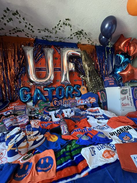 Uf Dorm Room University Of Florida, Uf Bed Party, Fsu Vs Uf, Uf Dorm, College Bed, Tailgate Outfits, Bed Party, Uf Gators, College Vision Board