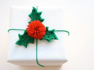 Holly Berry Gift Wrap Tutorial | AllFreeCrochet.com Crochet Holly, Crocheted Christmas, Holiday Knits, Wrap Gift, All Free Crochet, Mason Jar Crafts Diy, Gift Toppers, Ideas Crochet, Wrapping Ideas