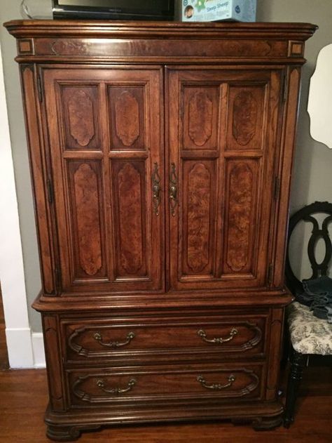 Painted Vintage Thomasville Chest in Fusion Ash Diy Armoire Makeover Ideas, Bedroom With Antique Furniture, Armoire Makeover Ideas, Diy Armoire Makeover, Painted Armoires, Armoire Repurpose, Armoire Diy, Modern Armoire, Armoire Makeover