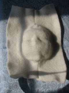 Mandaline Artful Living: How to Make a Pressed Felt doll face Felt Doll Tutorial, Soft Sculpted Doll, Sculpted Face, Felt Craft Projects, Doll Making Tutorials, Homemade Dolls, Sculpted Doll, Cloth Dolls Handmade, Face Mold