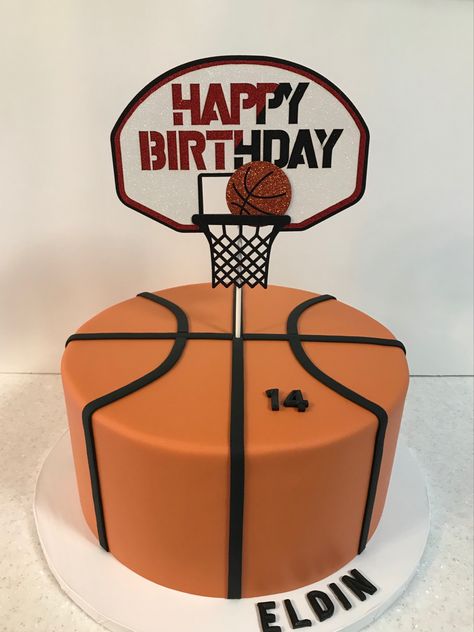 Basketball Cakes For Boys, Basketball Cakes Ideas, Basketball Themed Cakes, Basketball Birthday Party Cake, Bento Cake Basketball Design, Basketball Birthday Cake Ideas, Simple Basketball Cake, Basketball Theme Birthday Party Cake, Basketball Torte