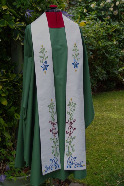 Clergy Stoles, Celtic Tree Of Life, Celtic Tree, Celtic Symbols, Church Ideas, New Growth, The Client, Celtic Knot, Floral Tie