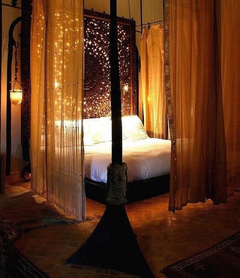 Unique Canopy Bed Ideas, Bohemian Maximalist Decor Bedroom, Romantic Canopy Bed, Curtain Lights Bedroom Ideas, Sultry Bedroom, Romantic Bedroom Lighting, Hippy Bedroom, Bed Canopies, Bohemian Apartment