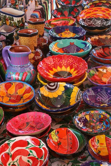 Mexican pottery -- Capture the spirit of authentic Mexico with Talavera from http://www.lafuente.com/Mexican-Decor/Talavera-Pottery/ #home Mexican Ceramics, Mexican Decor, Deco Boheme, Mexican Pottery, Mexican Culture, Mexican Style, Mexican Art, Mexican Folk Art, Art Festival