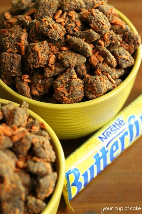 Butterfinger Puppy Chow Puppy Chow Recipes, Chex Mix Recipes, Candy Treats, Puppy Chow, Chex Mix, Yummy Sweets, How Sweet Eats, Eat Dessert, Sweet Snacks