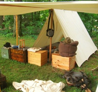 Here is a civil war reenactment encampment that would also look great in a medieval LARP. Reenactment Camping, Larp Camp, Camp Setup, Sca Camping, Viking Reenactment, Travelers Rest, Civil Wars, Viking Life, Camp Furniture