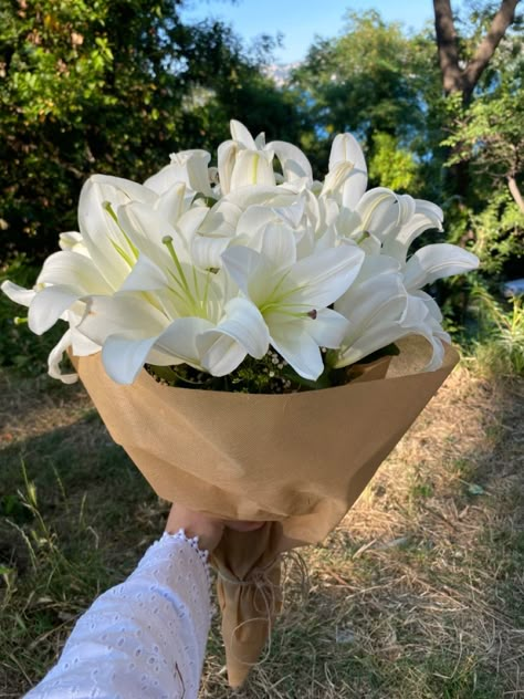 White Lily Bouquet, White Flower Bouquet, Luxury Flower Bouquets, Lilly Flower, Lily Bouquet, Boquette Flowers, Flowers Bouquet Gift, Nothing But Flowers, Flower Therapy