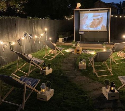 Garden Cinema Ideas: 7 Steps to Creating Your Perfect Outdoor Viewing Spot 5 Side Return Garden Ideas, Romantic Garden Ideas, Side Return Garden, Summer Christmas Tree, Garden Decorations Ideas, Outdoor Movie Night Party, Cinema Idea, Cinema Party, Cinema Decor