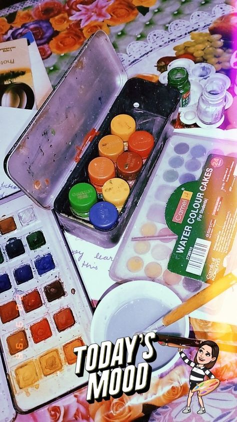 Snapchat story idea for painting mood 🎨🖌️ Sketch Snapchat Story, Art Snapchat Story, Painting Snapchat Story, Artists Aesthetic, Bottle Fairy Lights, Snapchat Art, Painting Mood, Snap Streaks, Streak Ideas