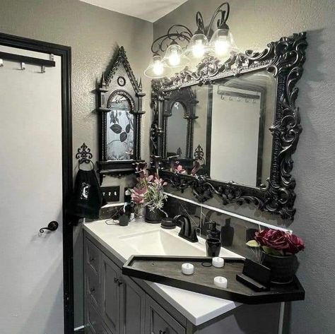 Goth Bathroom Ideas, Moody Bathroom Design, Dark Bathroom Decor, Bathroom Remodel Black, Victorian Bathroom Ideas, Moody Bathroom Ideas, Bathroom Decor Dark, Bathroom Ideas Dark, Gothic Bathroom Ideas