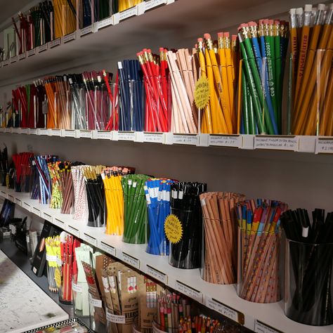 School Bag Organization, Stationery Store Design, Stationary Store, Best Pencil, Stationary Shop, Changing Jobs, Stationery Store, Jet Pens, A Pencil