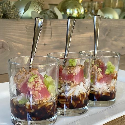 Ahi Tuna Bites, Tuna Bites, Soy Sauce Recipe, Seared Ahi Tuna, Meringue Roulade, Recipes With Soy Sauce, Impressive Appetizers, Crostini Appetizers, Dinner Table Centerpieces