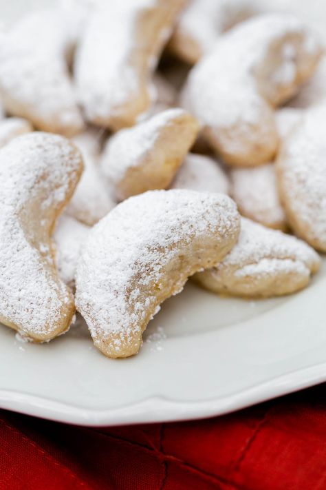 Walnut crescent cookies are a buttery shortbread-like cookie that is topped with powdered sugar. It's an easy to make, lightly sweetened cookie that is crumbly and delicious! Walnut Crescent Cookies Recipe, Best Italian Cookie Recipe, Italian Christmas Cookie Recipes, Almond Crescent Cookies, Homemade Latte, Crescent Cookies, Italian Christmas Cookies, Italian Cookie Recipes, Walnut Cookies