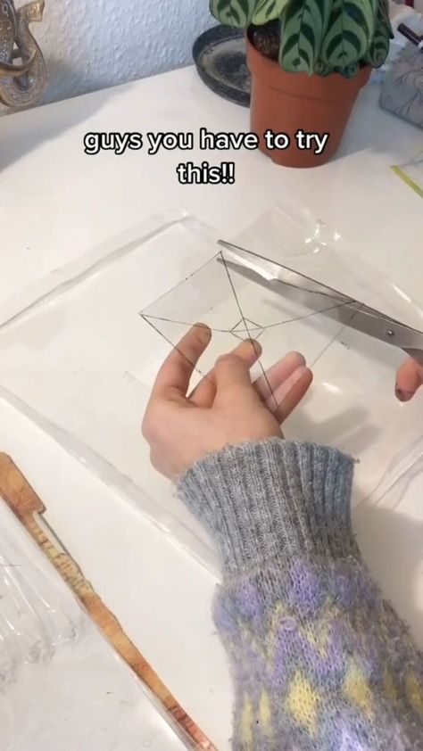 artistsuniversum on Instagram: DIY Hologram 🙌 . Credit: @deryatavas . Follow us 👉@artistsuniversum 👈 for more!🙌 . Do you want immediate feature? Contact us! 📥 . ⚠No… Diy Hologram, Practical Knowledge, Instagram Diy, Coffee Addict, Try It, Art Diy, Fingerless Gloves, Arm Warmers, Pretty Things