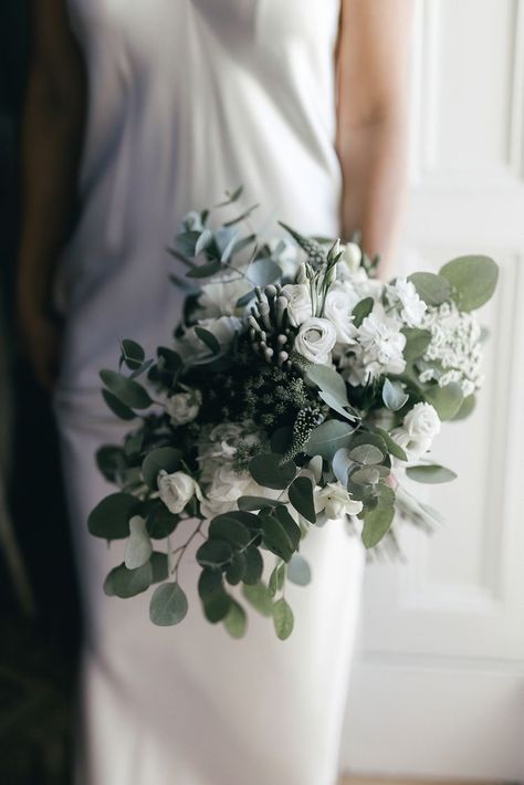 Foliage Bouquet Wedding, Greenery Winter Wedding, White Wedding Flowers Bouquet, Foliage Photography, Wedding Foliage, Foliage Bouquet, Eucalyptus Wedding Bouquet, Evergreen Wedding, Evergreen Flowers