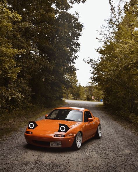 Miata Car Aesthetic, Aesthetic Miata, Mazda Mx5 Miata Wallpaper, Cars Wallpapers Aesthetic, Mazda Miata Aesthetic, Miata Mx5 Wallpaper, Mazda Miata Wallpaper, Miata Aesthetic, Jdm Cars Wallpapers