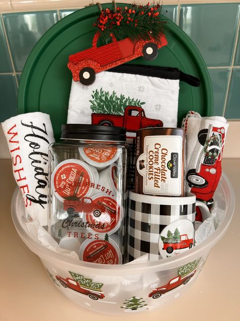 Buffalo Plaid Gift Basket, Diy Christmas Presents For Family, Christmas Presents For Family, Quarter Auction, Christmas Sleigh Decorations, Christmas Candy Crafts, Presents For Family, Homemade Gift Baskets, Christmas Candy Gifts