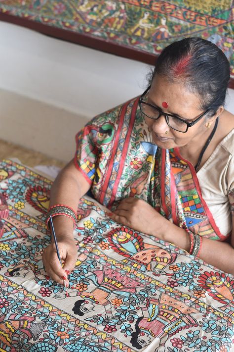 Madhubani Painting Saree, Painting Indian, Admissions Poster, Handloom Fabric, Madhubani Art, Saree Design, Madhubani Painting, Tussar Silk Saree, Hand Paint