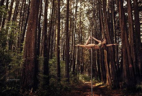 .. Dancing On Pole Aesthetic, Pole Poses Photo Shoots, Fairy Pole Dance, Outdoor Pole Dance Photoshoot, Pole Poses, Street Pole Dancing Photography, Intermediate Pole, Pole Moves, Pole Dance Moves