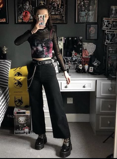 Bring Me The Horizon Concert Outfit, Concert Outfit Metal, Bmth Concert Outfit, Mesh Top Outfit Grunge, Bmth Outfit, Goth Pants Outfit, Maneskin Concert Outfit, Gig Outfit Ideas, Goth Festival Outfit