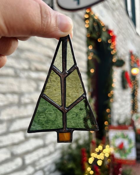 Christmas Stained Glass Suncatchers, Christmas Ornament Stained Glass Pattern, Easy Stained Glass Ornaments, Stained Glass Icicles, Stained Glass Christmas Patterns Free, Fused Glass Christmas Night Lights, Easy Stained Glass Christmas Ornaments, Diy Stained Glass Ornaments, Stained Glass Christmas Ornaments Simple