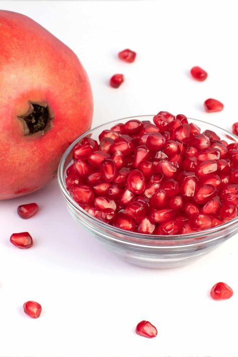 Freeze Pomegranate Seeds, Clean Eating Diet Recipes, Healthy Meals To Cook, Fruit Dishes, Pomegranate Juice, Eat Real Food, Food Preservation, Packaged Food, Pomegranate Seeds