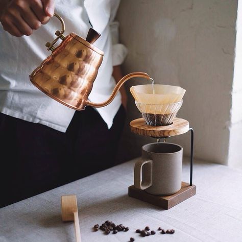 by @kurasu_ ===== Tag your #ManualBrewOnly coffee to get our daily shout out in this page! by manualbrewonly Local Milk, Coffee Stands, Coffee Equipment, Coffee Dripper, Milk Shakes, Large Coffee Mugs, Coffee Photography, Iced Latte, Pour Over Coffee