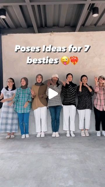 vibes photography™ | 3ᴍ on Instagram: "Posing ideas for besties 👯‍♀️😍 Tag your besties 💕 
by @yankeecloset
.
.
©®™Copyright ©️ issues please text or mail us to remove your content 🙏🏻 ( E-mail - Vibesphotographyy@gmail.com )
. 
.
#reels #besties #reelsinstagram #posingtips #posingideas #posing #poses #portraitphotography #friends #instagram" Ideas For Besties, Group Photography Poses, Group Poses, Group Photography, Friends Instagram, Posing Tips, Camera Shots, Posing Ideas, Friend Poses