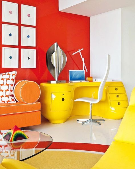 Interior by Anthony Baratta | In a corner of the living room, Maurice Calca's Boomerang fiberglass desk, office chair signed by Arne… Space Age Interior, Retro Interior Design, New Interior Design, Maximalist Decor, Retro Interior, Cute House, Funky Furniture, Red Walls, Futurism