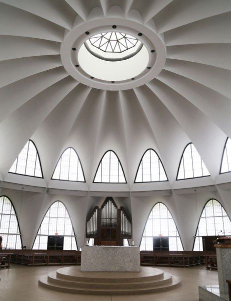 Lee F. Mindel visits Gyo Obata's remarkable St. Louis Priory Chapel,  midcentury church with a design that stands up today. Chapel Design, Synagogue Architecture, Church Design Architecture, Library Plan, Church Building Design, Circular Buildings, Religious Architecture, Cathedral Church, Church Building